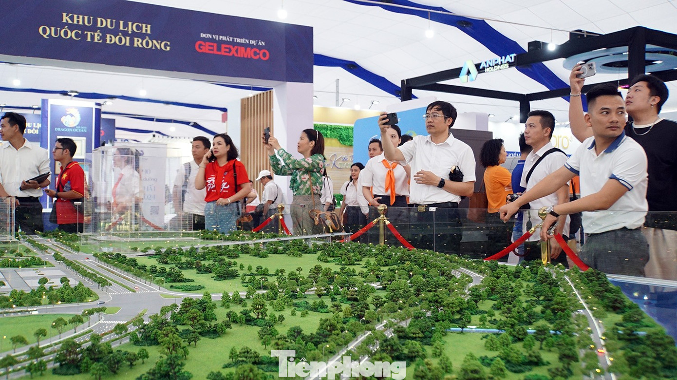 Du khách thích thú trải nghiệm tàu 5 sao Hà Nội - Hải Phòng- Ảnh 7.