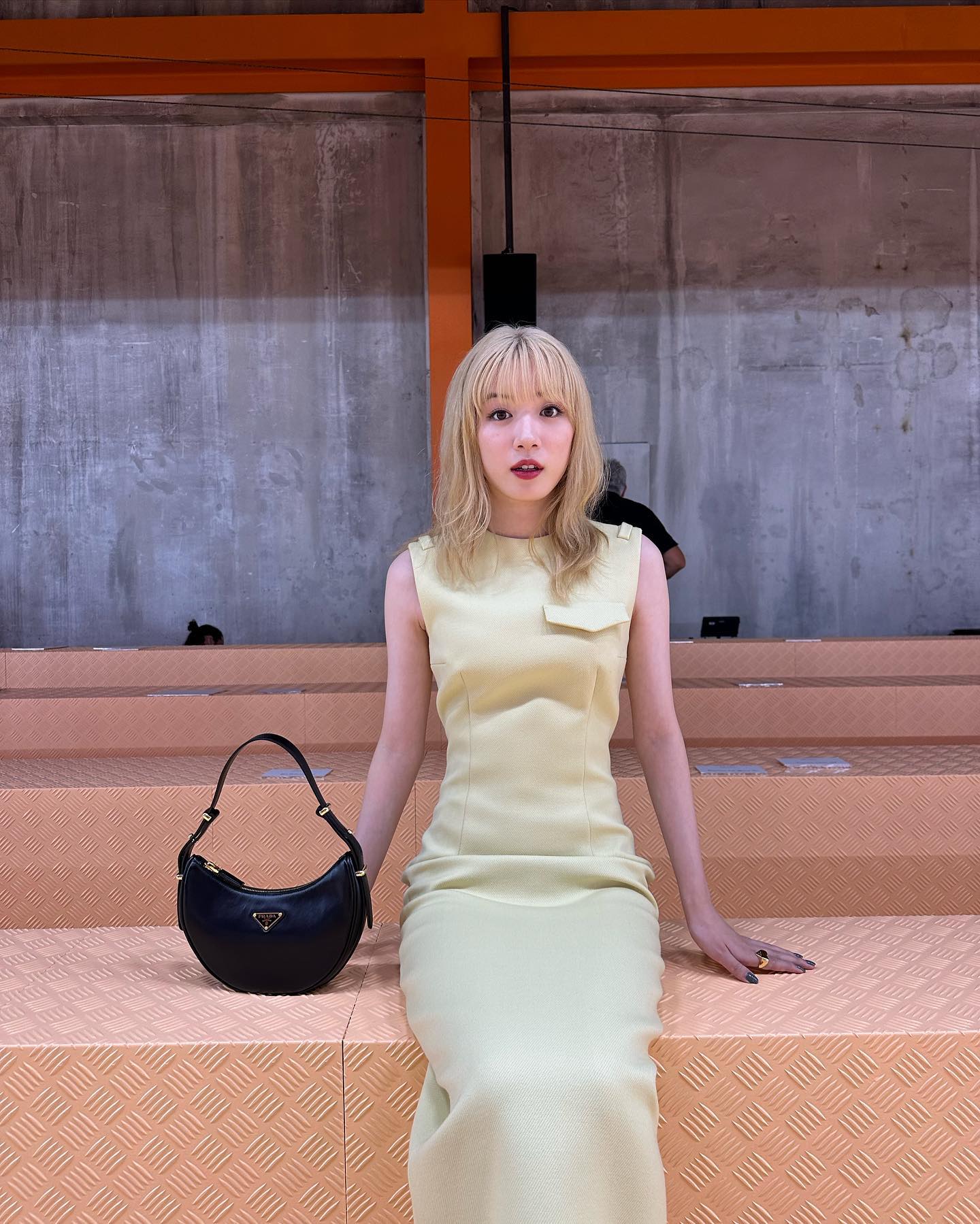 2 đại sứ ngoại tình với nhau, Prada chắc “sống khỏe” nhờ phí bồi thường hợp đồng- Ảnh 10.