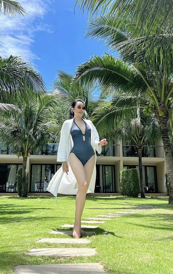 Phó chủ tịch Hội sân khấu được chồng đại gia tặng biệt thự hàng chục tỷ ở TP.HCM, 54 tuổi vẫn gợi cảm- Ảnh 7. Phó chủ tịch Hội sân khấu được chồng đại gia tặng biệt thự hàng chục tỷ ở TP.HCM, 54 tuổi vẫn gợi cảm- Ảnh 7.