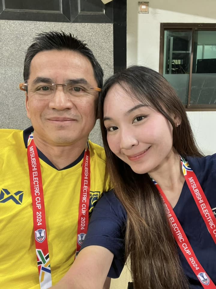 Ái nữ nhà HLV Kiatisuk xinh như hoa hậu, từng được 
