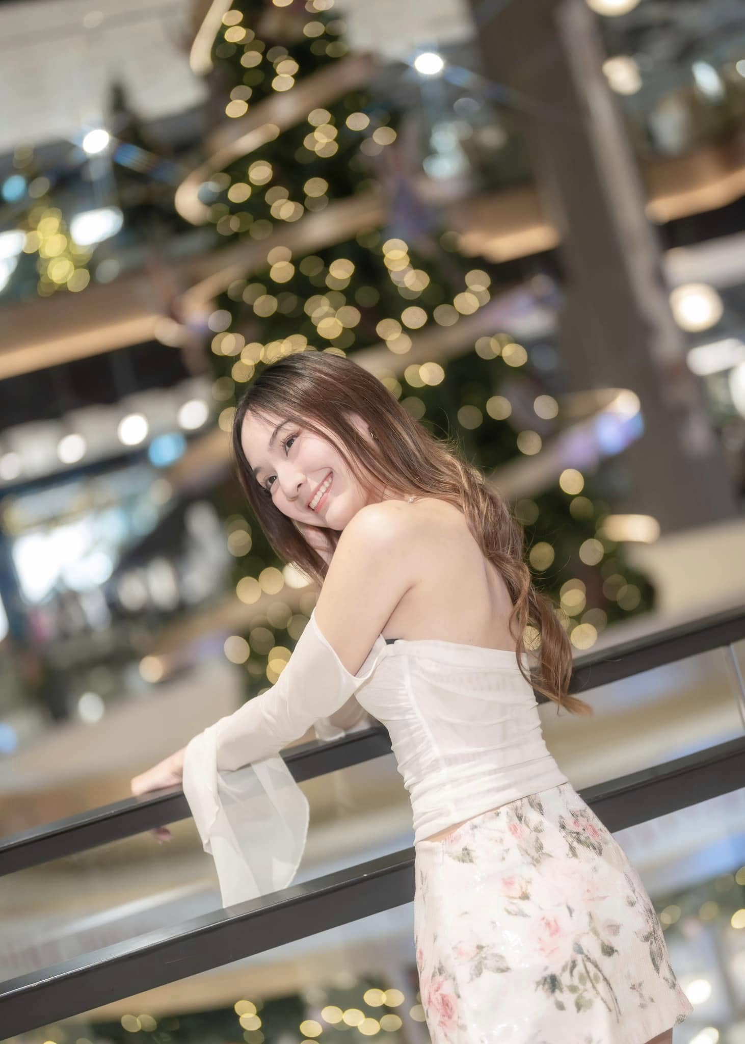 Ái nữ nhà HLV Kiatisuk xinh như hoa hậu, từng được 