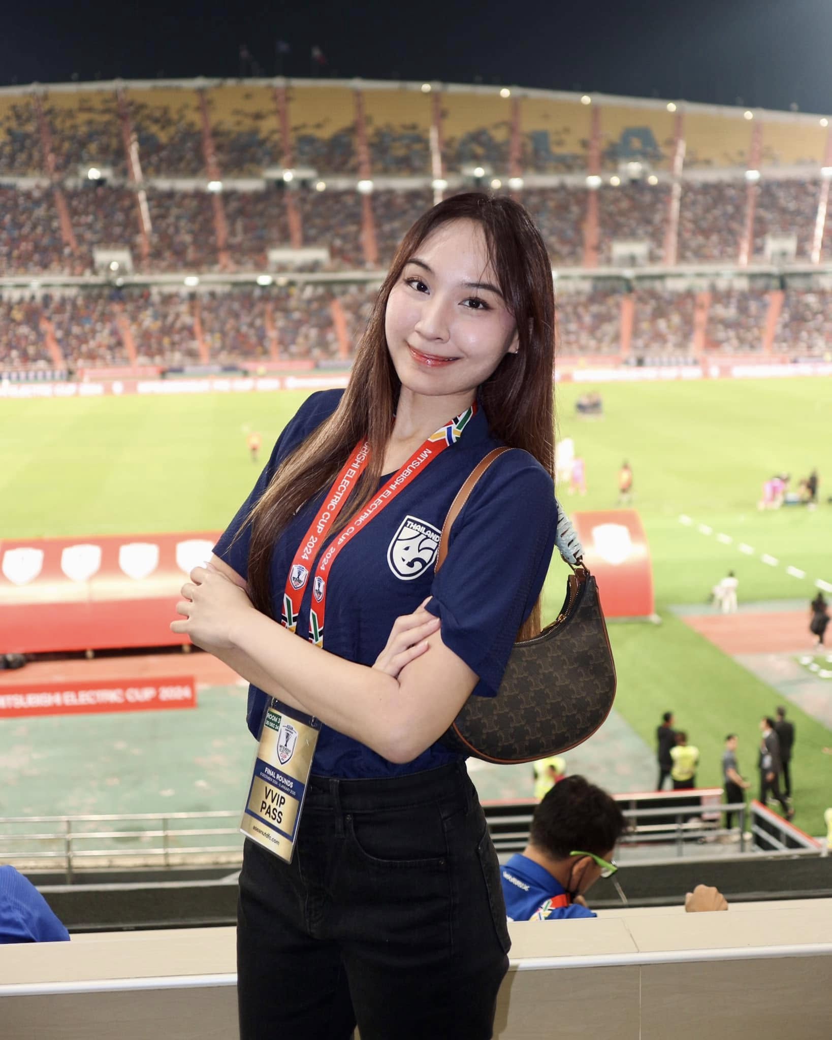 Ái nữ nhà HLV Kiatisuk xinh như hoa hậu, từng được 
