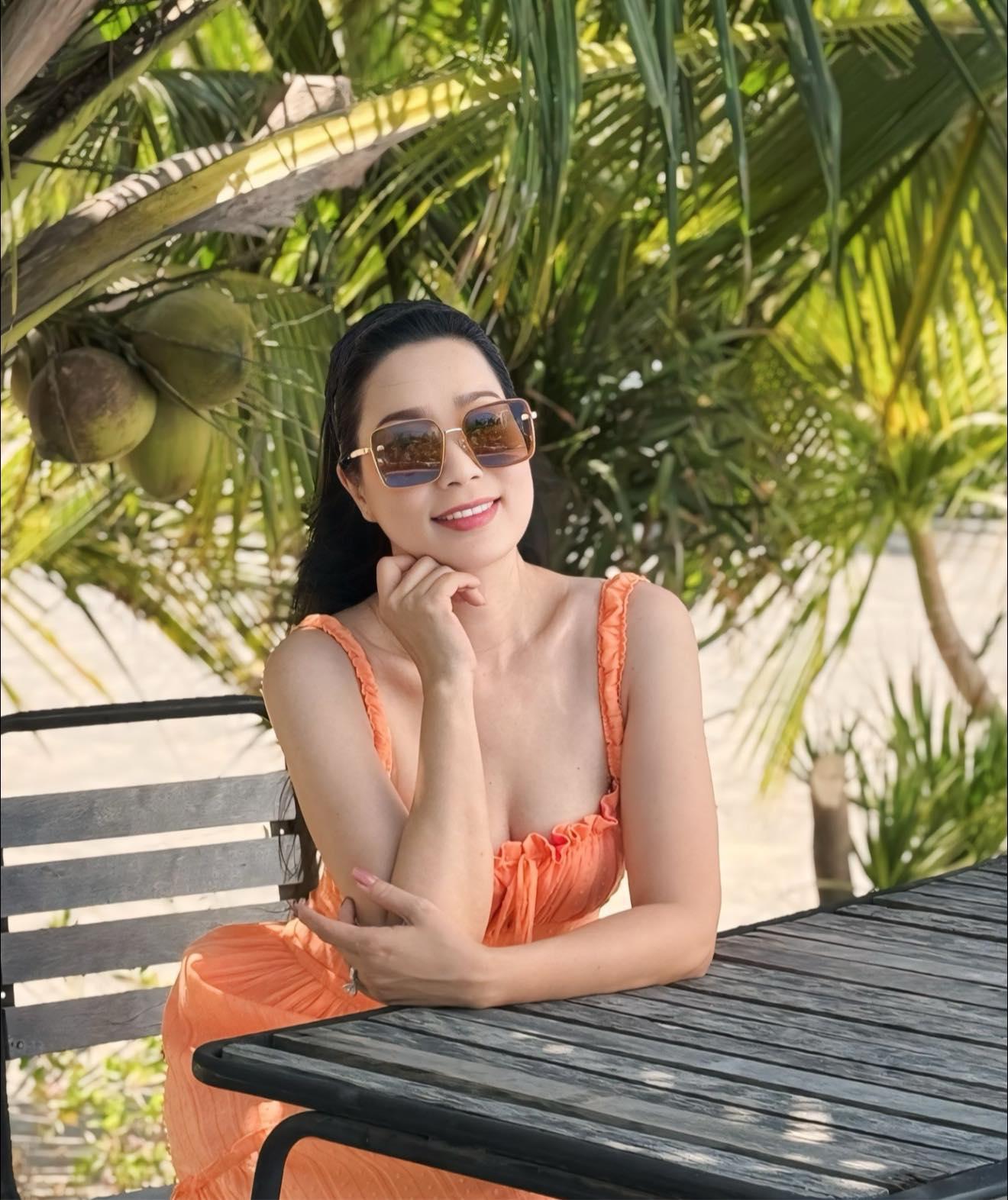 Phó chủ tịch Hội sân khấu được chồng đại gia tặng biệt thự hàng chục tỷ ở TP.HCM, 54 tuổi vẫn gợi cảm- Ảnh 6. Phó chủ tịch Hội sân khấu được chồng đại gia tặng biệt thự hàng chục tỷ ở TP.HCM, 54 tuổi vẫn gợi cảm- Ảnh 6.