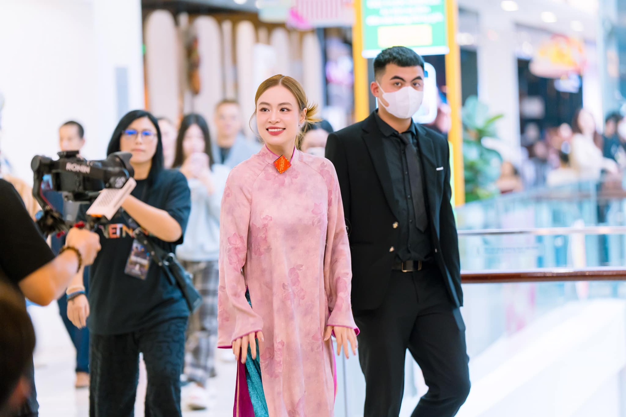 "Bóc giá" những thiết áo dài mà Hoàng Thùy Linh từng diện: Có mẫu áo giá hơn 6 triệu đồng- Ảnh 13.