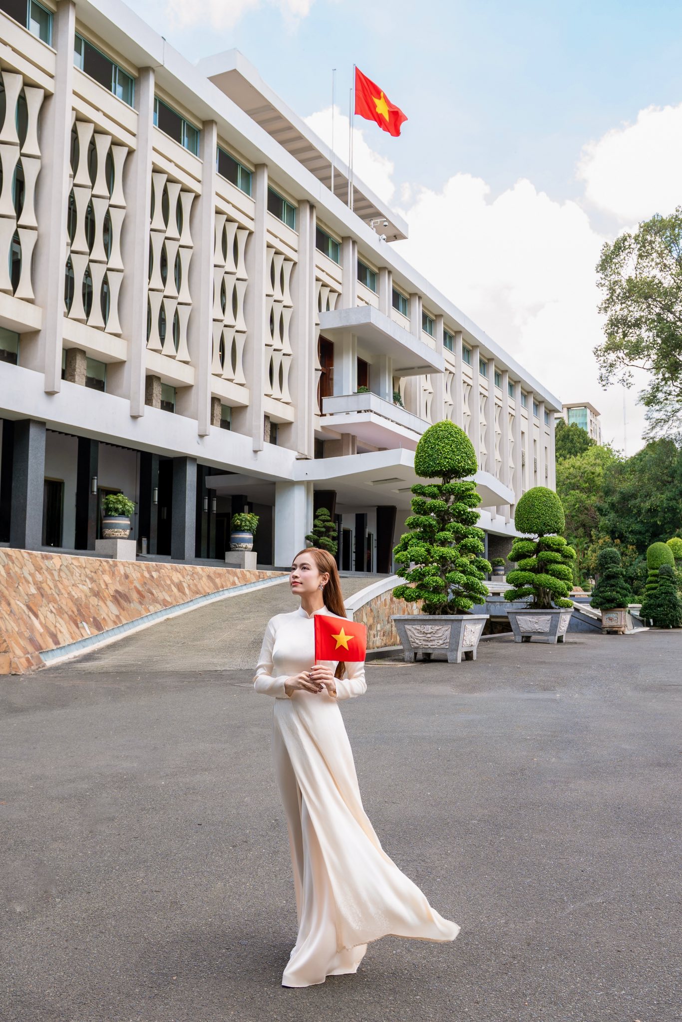 "Bóc giá" những thiết áo dài mà Hoàng Thùy Linh từng diện: Có mẫu áo giá hơn 6 triệu đồng- Ảnh 15.