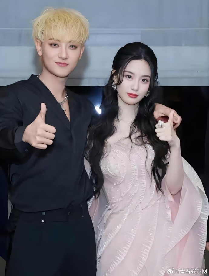 Lộ ảnh cưới bí mật của “anh sếp showbiz