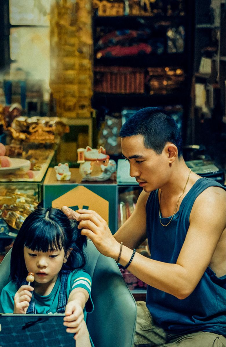 “TV có cảnh hôn, khi đang xem cùng con thì phải làm sao?” Bố EQ cao nói 3 câu này- Ảnh 2.