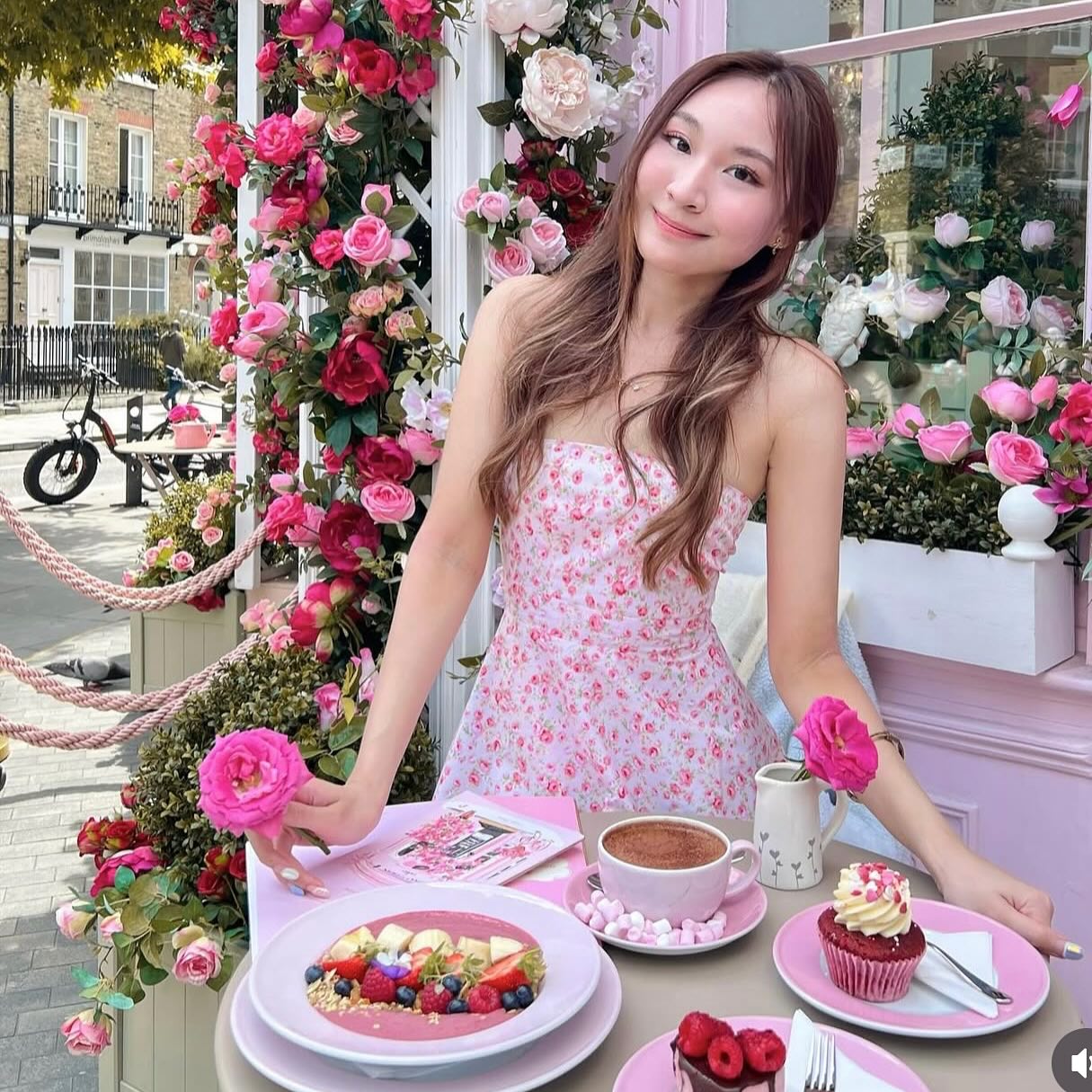 Ái nữ nhà HLV Kiatisuk xinh như hoa hậu, từng được 