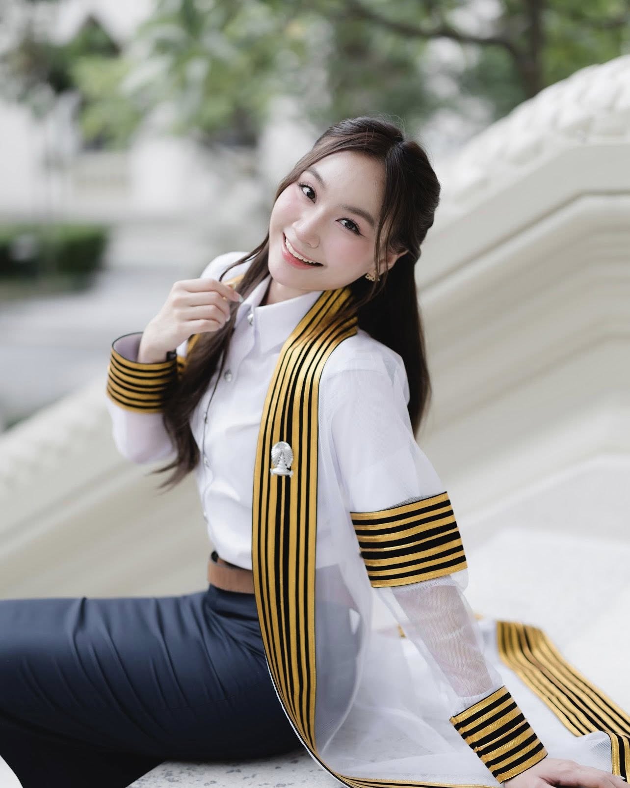 Ái nữ nhà HLV Kiatisuk xinh như hoa hậu, từng được 