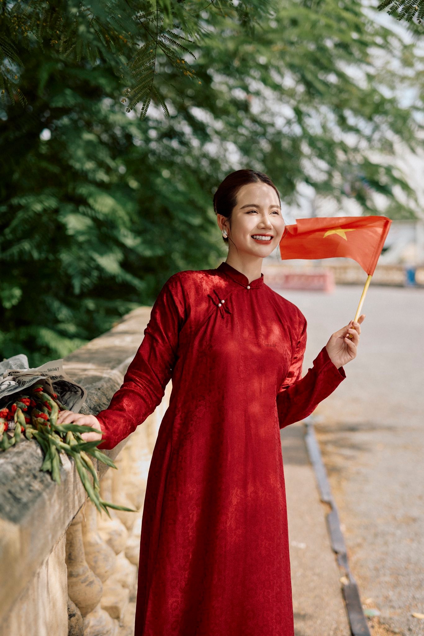 Sau A80, áo dài đỏ tạo cơn sốt khắp MXH, và đây là những mẫu áo đốn tim phái đẹp trong thời gian tới- Ảnh 2.