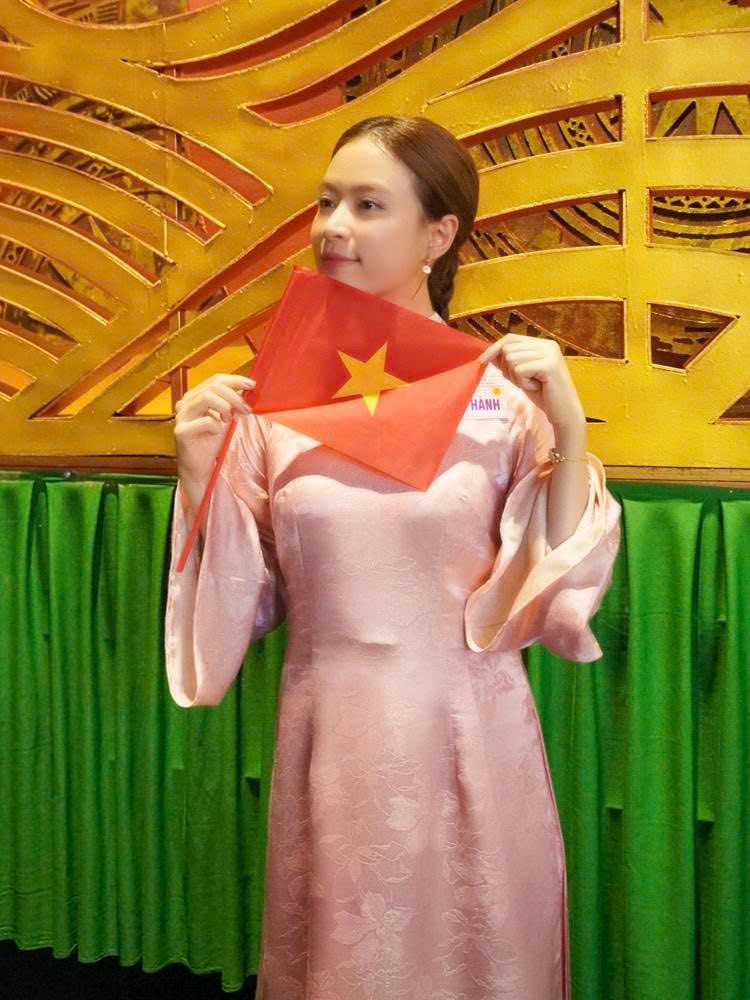 "Bóc giá" những thiết áo dài mà Hoàng Thùy Linh từng diện: Có mẫu áo giá hơn 6 triệu đồng- Ảnh 4.
