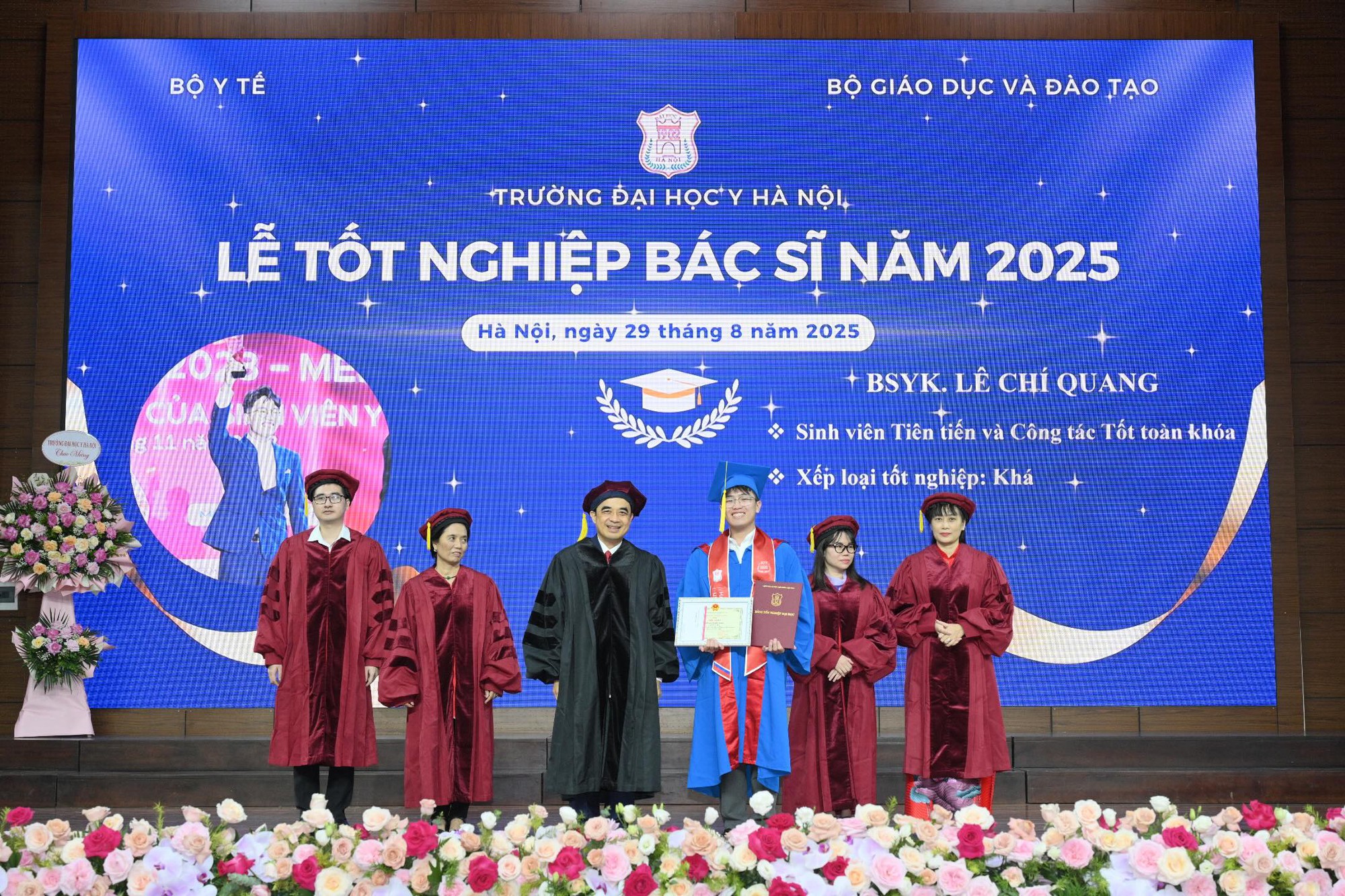 Bác sĩ nội trú đang khiến cả "Threads city" rần rần: Chọn chuyên ngành khó bậc nhất, đẹp trai và biết chơi piano- Ảnh 2.