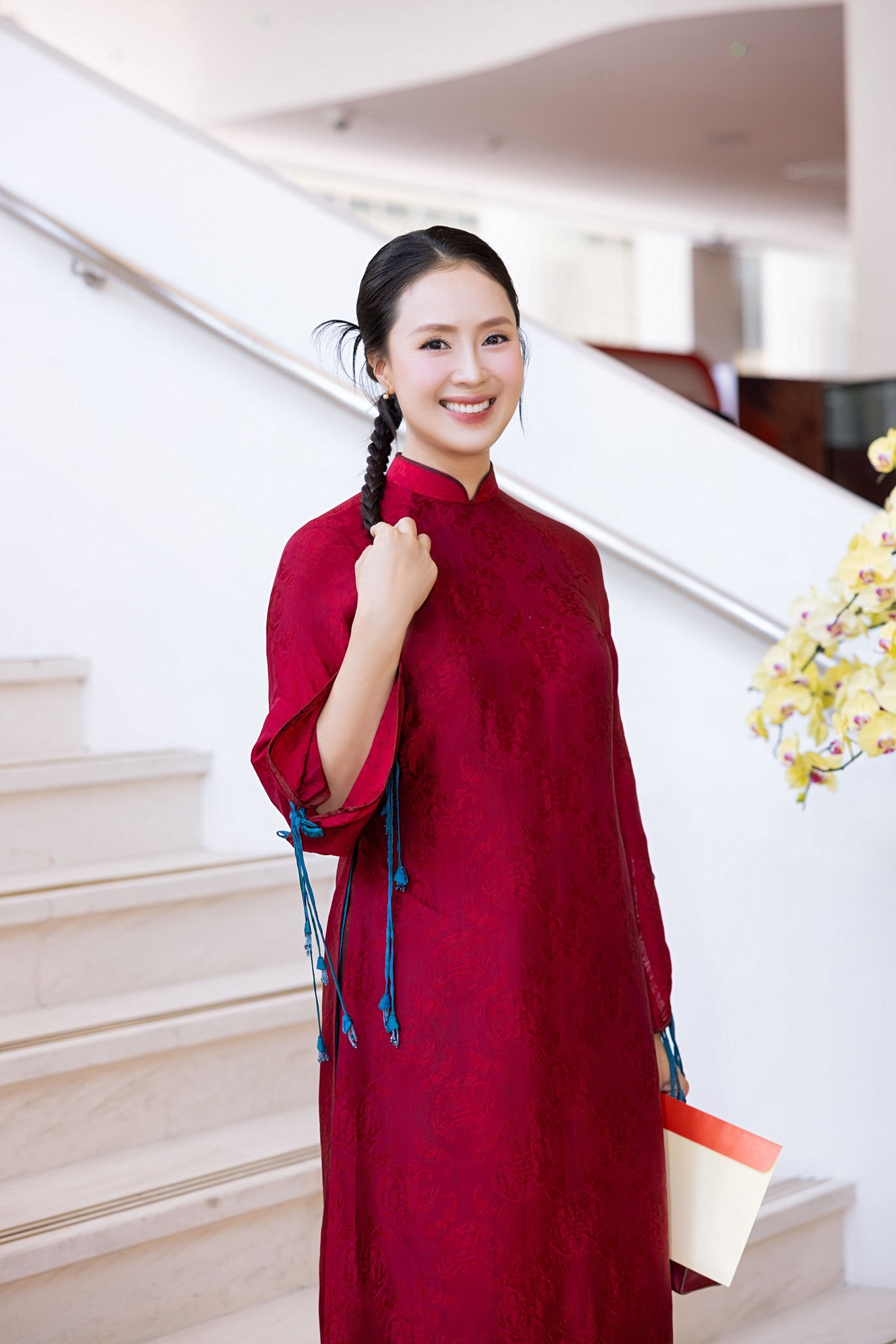 Sau A80, áo dài đỏ tạo cơn sốt khắp MXH, và đây là những mẫu áo đốn tim phái đẹp trong thời gian tới- Ảnh 1.