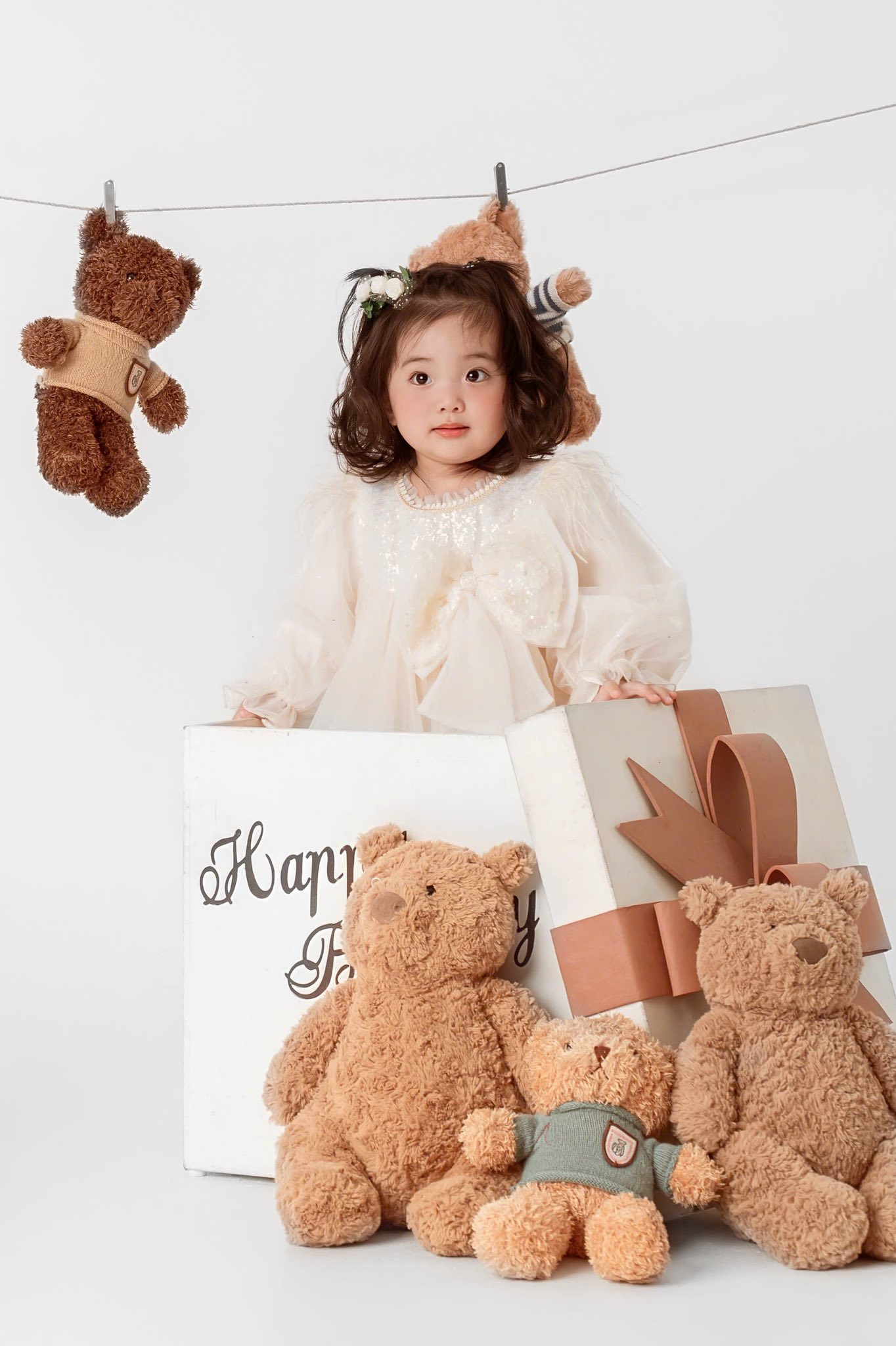 Con gái út của Khánh Thi xinh như búp bê sống, ảnh sinh nhật 2 tuổi gây sốt MXH vì quá đáng yêu!- Ảnh 1.
