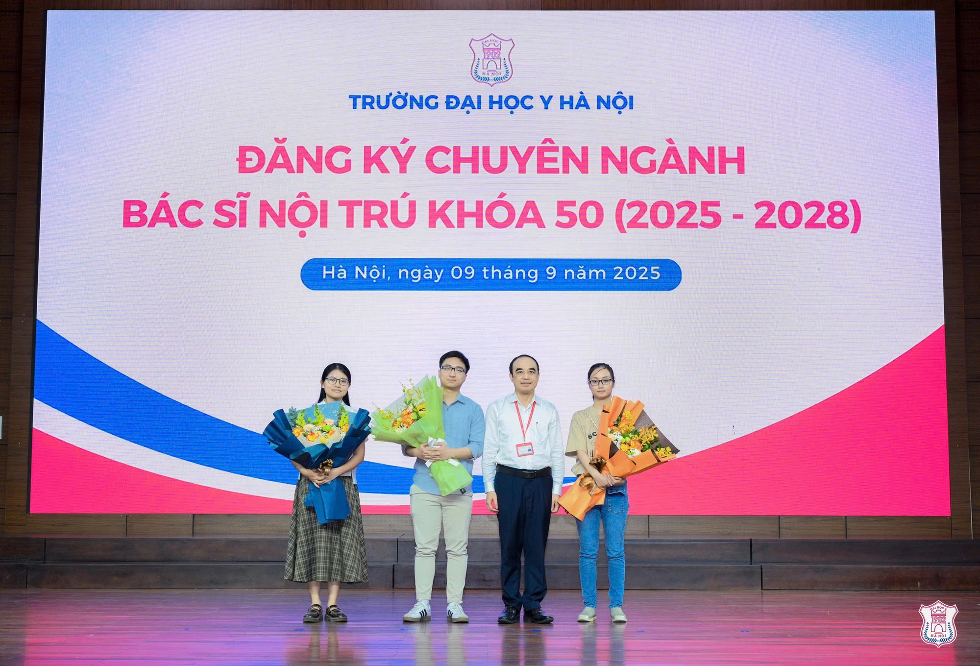 Chân dung chàng trai "tinh hoa trong tinh hoa" - thủ khoa kỳ thi bác sĩ nội trú đang hot nhất hiện nay!- Ảnh 2.