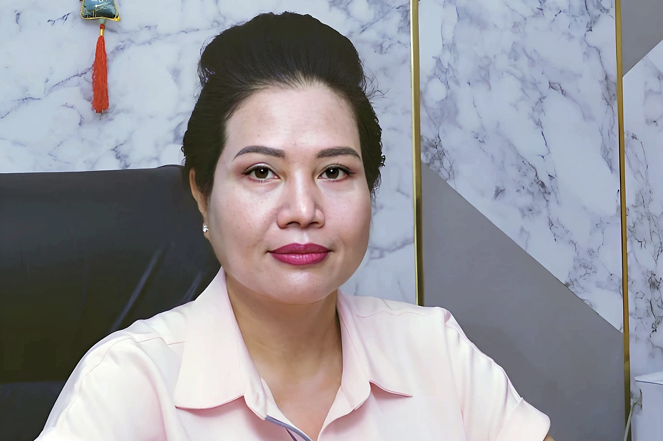 Cựu tổng giám đốc SJC Lê Thuý Hằng chỉ đạo "găm" vàng bình ổn giá, bán ra ngoài hưởng lợi- Ảnh 1.