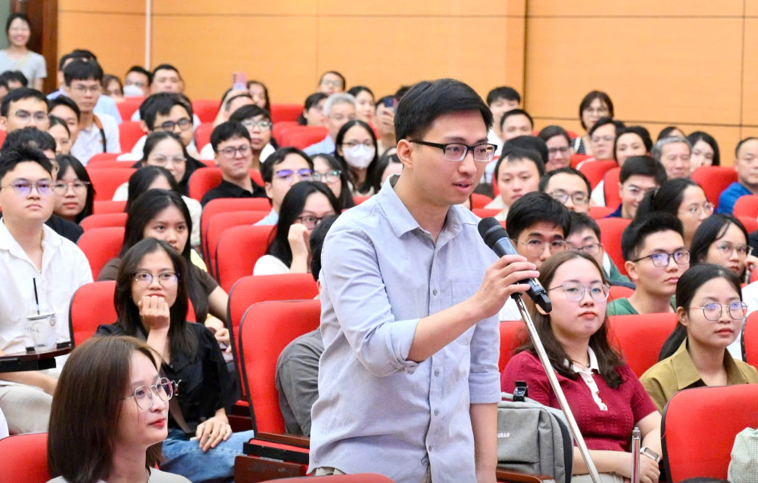 PGS Nguyễn Lân Hiếu chỉ ra 2 nhược điểm của các bác sĩ nội trú khi chọn chuyên ngành: Không nên a dua và cũng đừng cố đấm ăn xôi- Ảnh 1. PGS Nguyễn Lân Hiếu chỉ ra 2 nhược điểm của các bác sĩ nội trú khi chọn chuyên ngành: Không nên a dua và cũng đừng cố đấm ăn xôi- Ảnh 1.