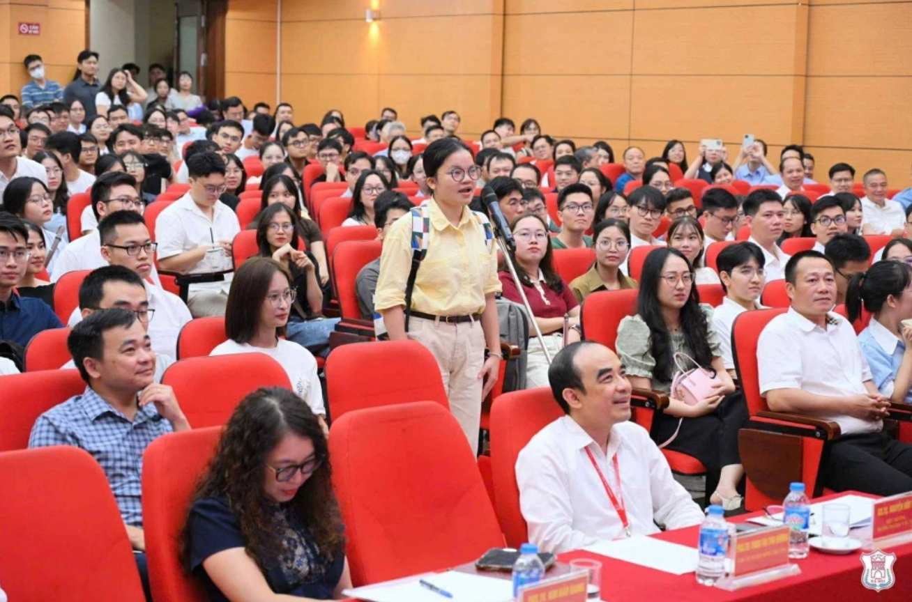 Vì sao nữ bác sĩ nội trú chọn chuyên ngành nội tim mạch khiến cả hội trường vỡ oà, vỗ tay không ngớt: Giải mã TOP 1 khoa khó nhất trong ngành Y- Ảnh 1.