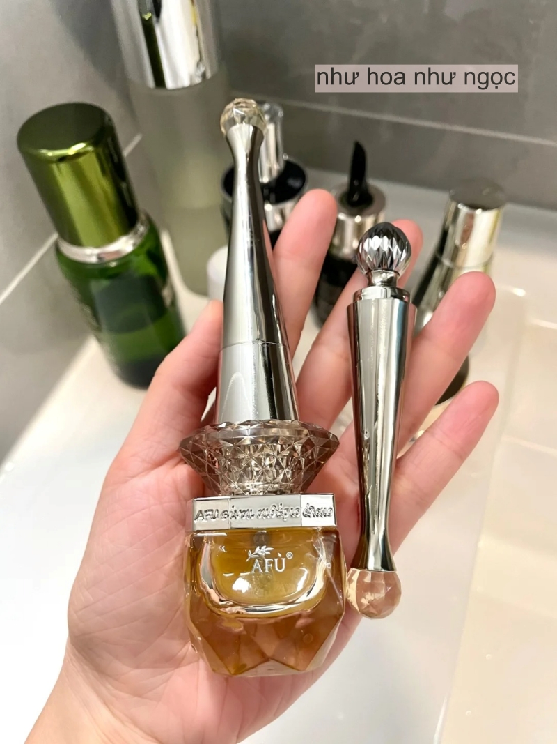 Tôi đã dưỡng mắt bằng dầu suốt 5 năm và nhận được "phúc lợi" là đôi mắt 0 nếp nhăn, 0 quầng thâm- Ảnh 3.