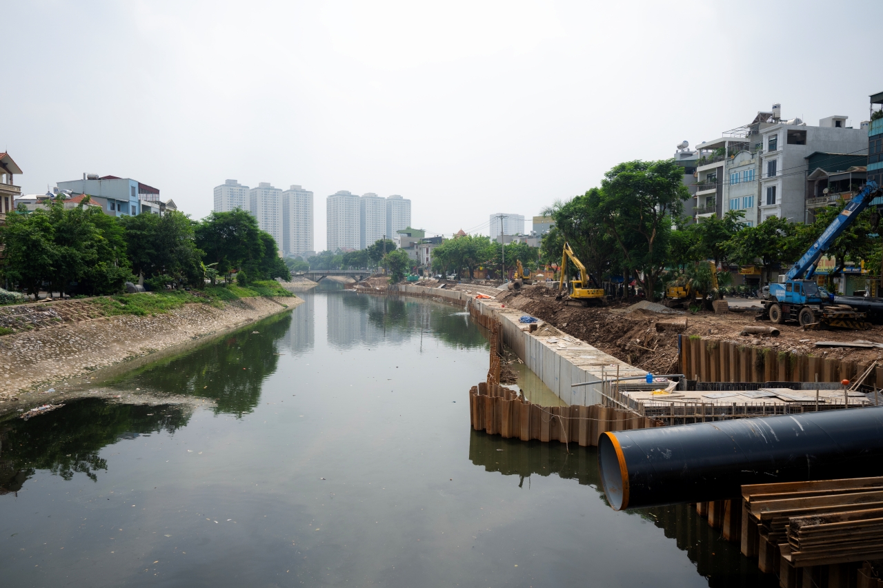 Đập dâng sông Tô Lịch dần hoàn thiện, xuất hiện bảo tháp vàng gây chú ý- Ảnh 14.