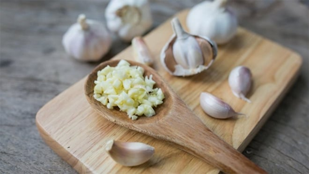 Cứ bỏ tỏi vào ngăn đá và dùng theo cách này, ai cũng tấm tắc khen- Ảnh 2.