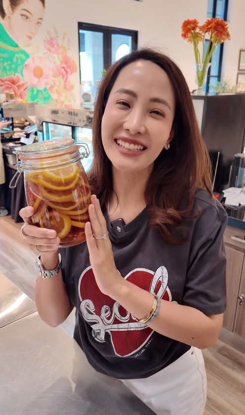 Phu nhân Thủ tướng Thái Lan 39 tuổi trẻ đẹp phát hờn: Từ lâu đã kết thân 1 loại nước thải mỡ, làm trắng da, người Việt không lạ vì thường dùng chữa ho, viêm họng- Ảnh 6.