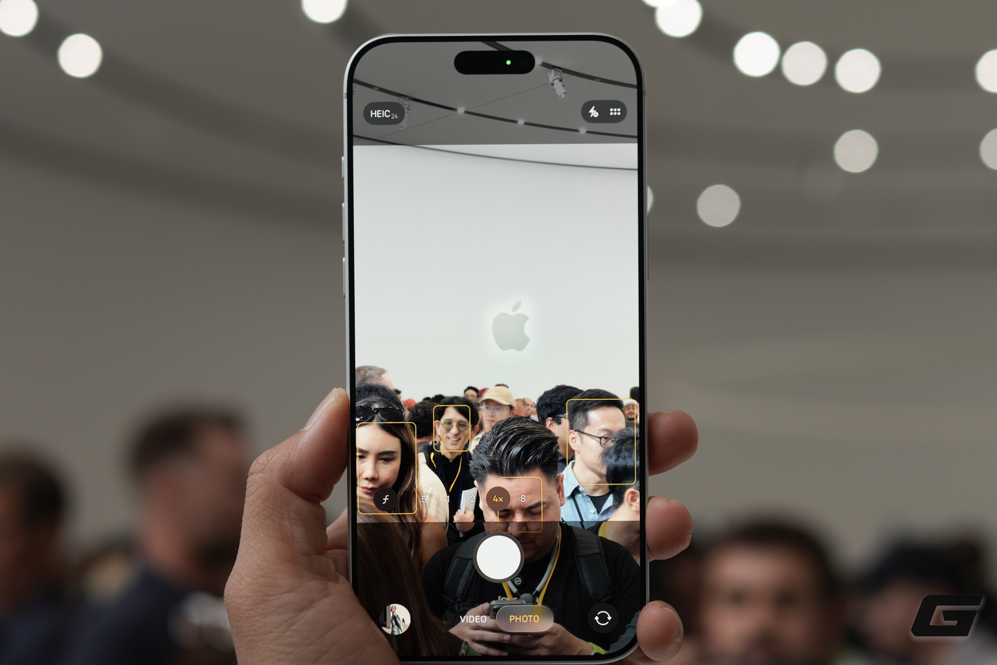 Trên tay iPhone 17 Pro Max tại Mỹ: Camera nâng cấp lớn, bộ ba chip mới A19 Pro + N1 + C1X, pin trâu nhất lịch sử nhưng phải đánh đổi dày và nặng hơn, giá tại Việt Nam cũng cao hơn- Ảnh 12. Trên tay iPhone 17 Pro Max tại Mỹ: Camera nâng cấp lớn, bộ ba chip mới A19 Pro + N1 + C1X, pin trâu nhất lịch sử nhưng phải đánh đổi dày và nặng hơn, giá tại Việt Nam cũng cao hơn- Ảnh 12.