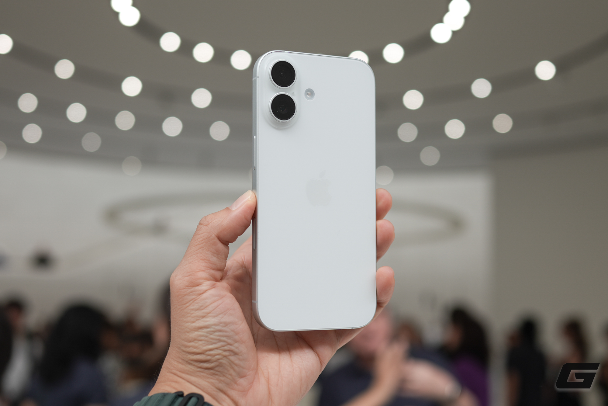 Trên tay iPhone 17 "cuối cùng cũng có 120Hz": Apple đã làm đúng điều người dùng mong đợi từ lâu- Ảnh 2.