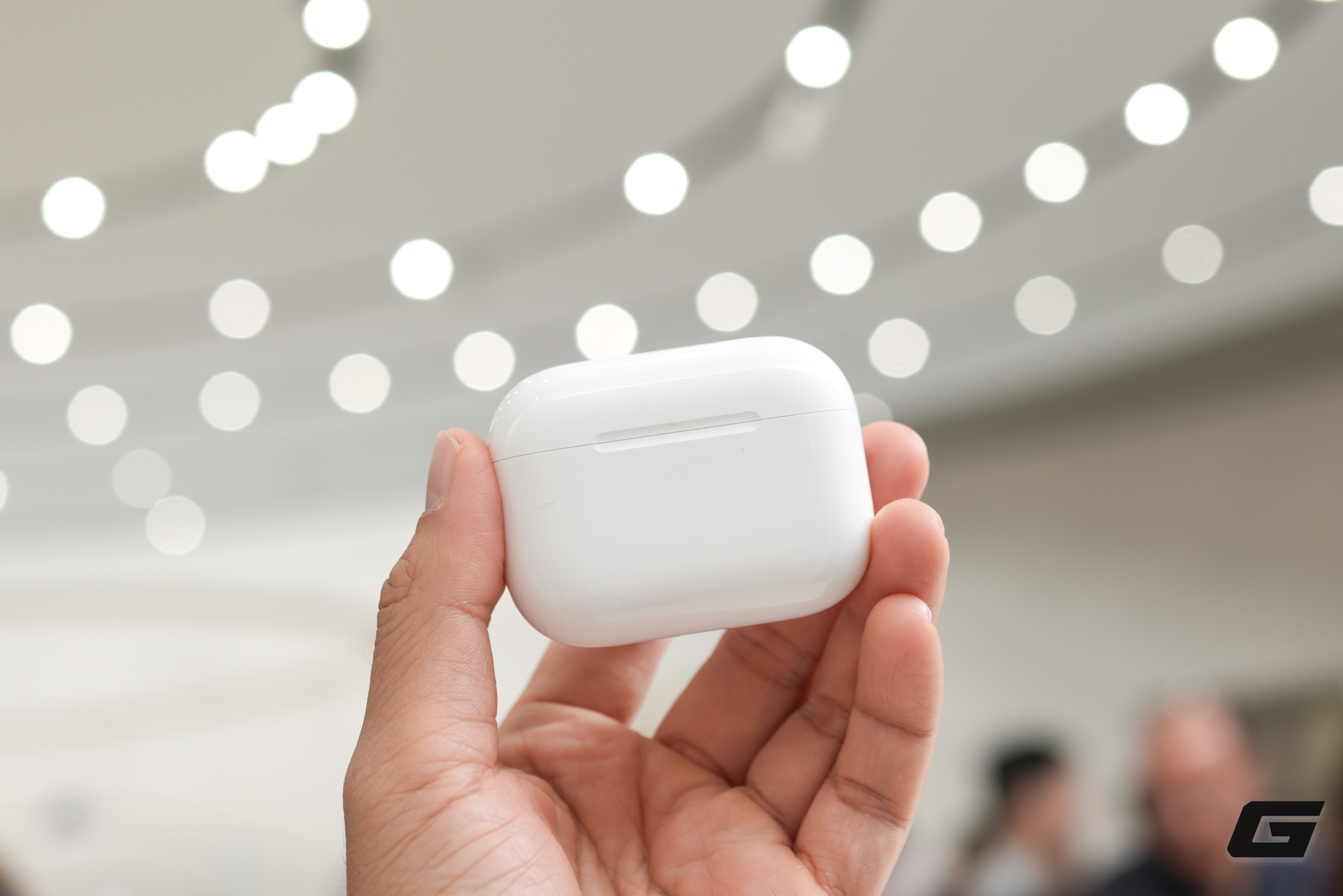 Trên tay sớm AirPods Pro 3: Thiết kế nhỏ gọn hơn, có cảm biến nhịp tim, dịch trực tiếp và chống ồn “đỉnh nhất thế giới”- Ảnh 4.