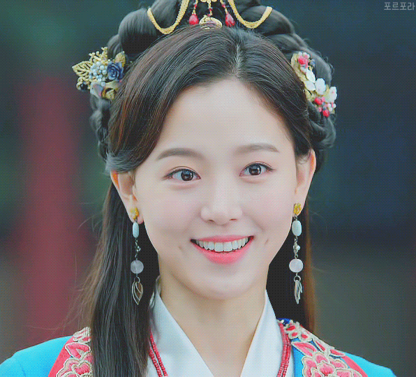 "Ác nữ" U40 đẹp ngang Yoona: Ngoài đời trẻ lâu không tưởng, từng có màn hở bạo đi vào lịch sử- Ảnh 1.