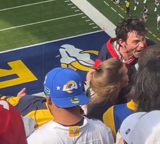 Sốc: Fan nữ bị đấm, mặt b&ecirc; bết m&aacute;u rời kh&aacute;n đ&agrave;i, cảnh tượng kinh ho&agrave;ng lan truyền khắp MXH- Ảnh 2.