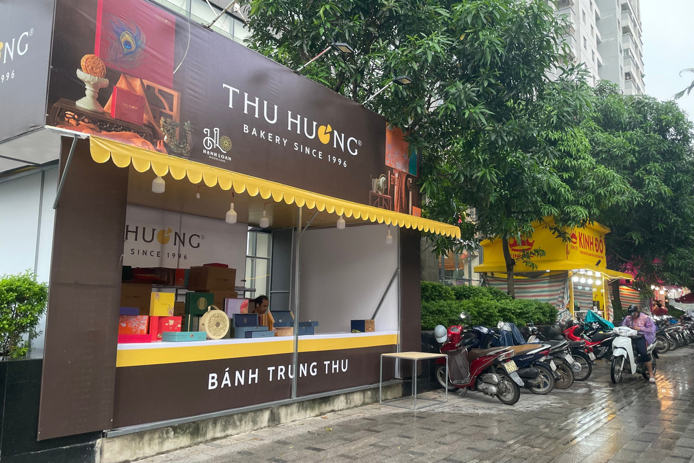 Bánh trung thu "đổ bộ" khắp phố, tưởng không ế mà... ế không tưởng- Ảnh 5.