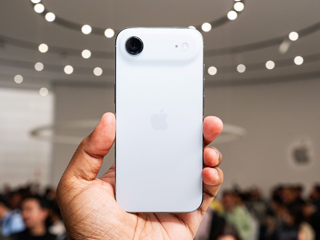 iPhone 17 và những "lần đầu tiên" trong lịch sử: từ màn hình 120 Hz đến iPhone mỏng nhất- Ảnh 13.