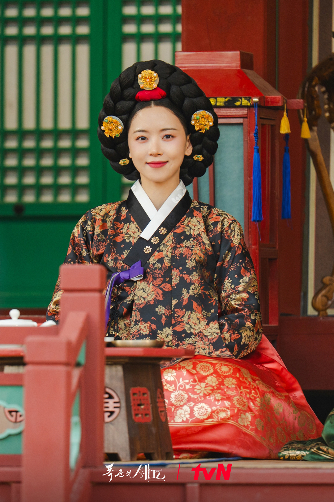 "Ác nữ" U40 đẹp ngang Yoona: Ngoài đời trẻ lâu không tưởng, từng có màn hở bạo đi vào lịch sử- Ảnh 2.