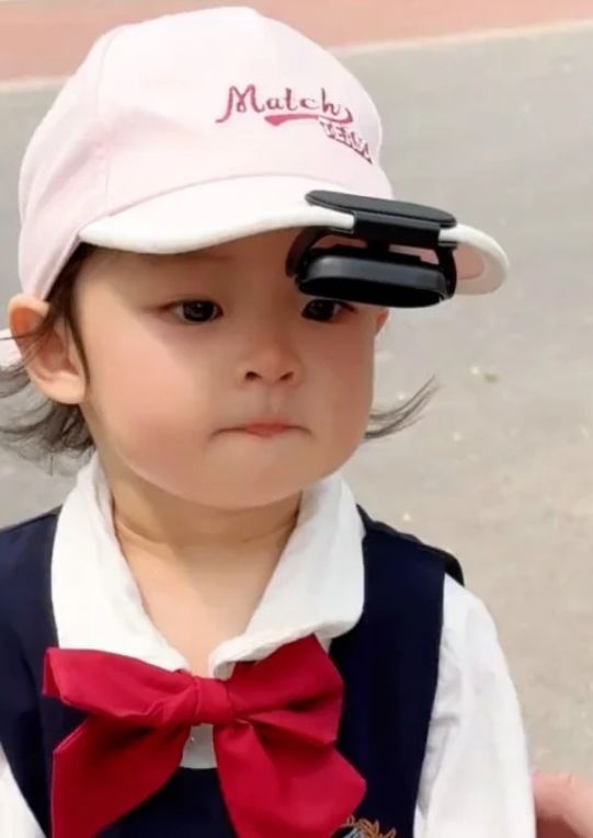 Bé gái 2 tuổi gây sốt toàn cầu với hơn 360 lượt xem chỉ bằng video theo góc nhìn "con muỗi"- Ảnh 2.
