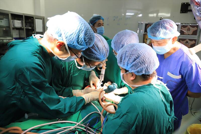 Tại sao Bác sĩ nội trú được gọi là "lớp váng" tinh tuý nhất của ngành y? Đọc sách tính bằng cân, ôn thi như "luyện đơn trong lò bát quái"- Ảnh 3. Tại sao Bác sĩ nội trú được gọi là "lớp váng" tinh tuý nhất của ngành y? Đọc sách tính bằng cân, ôn thi như "luyện đơn trong lò bát quái"- Ảnh 3.