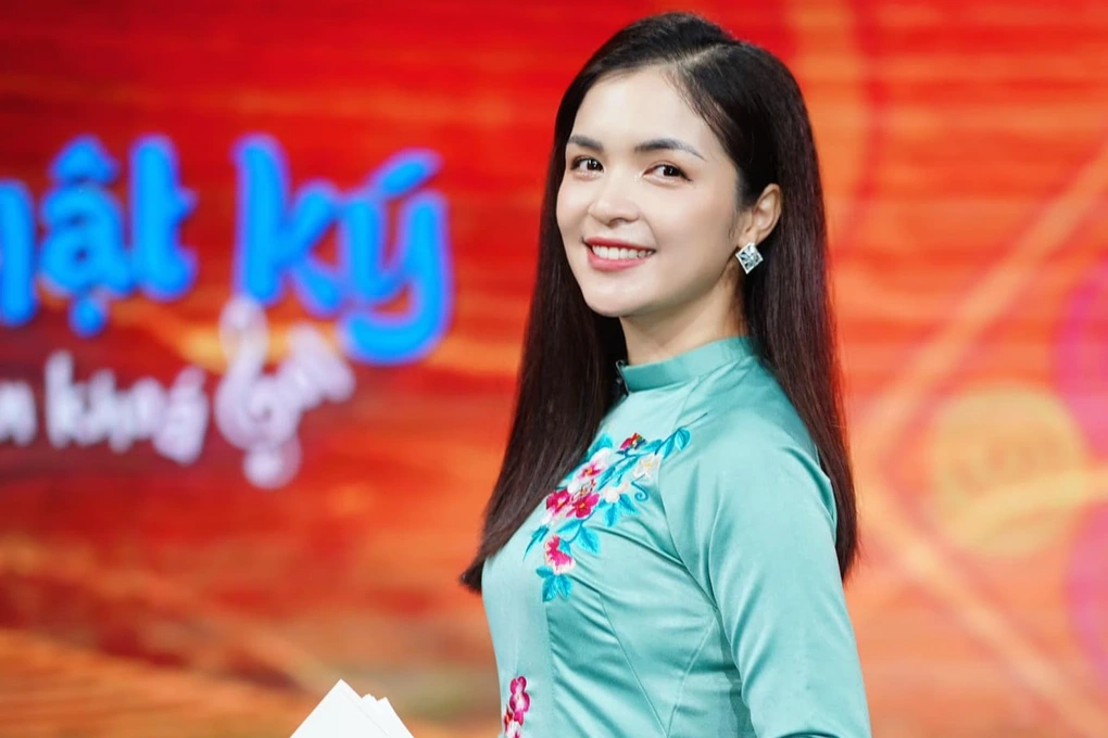 Chị Kính Hồng từng ru ngủ tuổi thơ hóa ra là chị gái ca sĩ nổi tiếng Vbiz, sở hữu học vấn và quan điểm dạy con cực "đỉnh"- Ảnh 3.