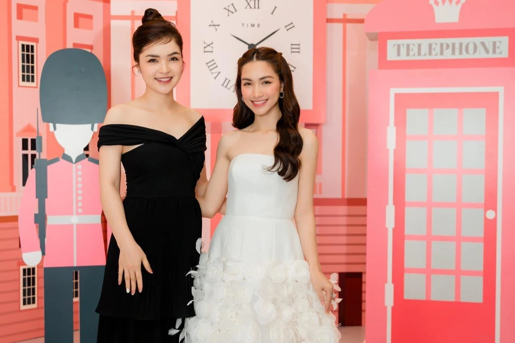 Chị Kính Hồng từng ru ngủ tuổi thơ hóa ra là chị gái ca sĩ nổi tiếng Vbiz, sở hữu học vấn và quan điểm dạy con cực "đỉnh"- Ảnh 2.