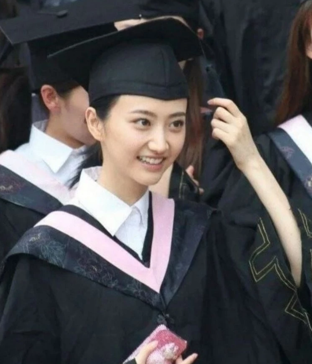 8 mỹ nhân Cbiz từng là hoa khôi trường: Visual cực phẩm, "thần tiên tỷ tỷ" cũng chỉ cỡ này- Ảnh 6.