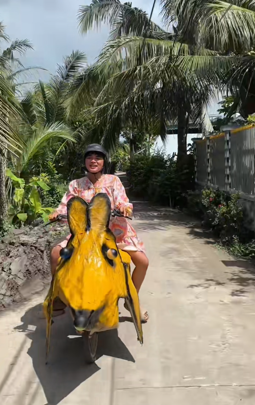 Giỡn mà thiệt: Người đàn ông ở Cà Mau mỗi tuần lại thấy cưới một lần, nhà có máy bay riêng, ê hề "siêu xe"...- Ảnh 12.
