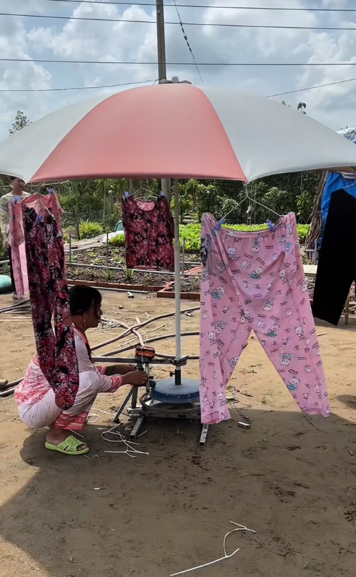 Giỡn mà thiệt: Người đàn ông ở Cà Mau mỗi tuần lại thấy cưới một lần, nhà có máy bay riêng, ê hề "siêu xe"...- Ảnh 19.