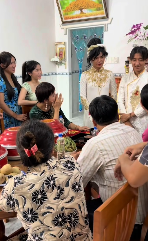 Giỡn mà thiệt: Người đàn ông ở Cà Mau mỗi tuần lại thấy cưới một lần, nhà có máy bay riêng, ê hề "siêu xe"...- Ảnh 2.
