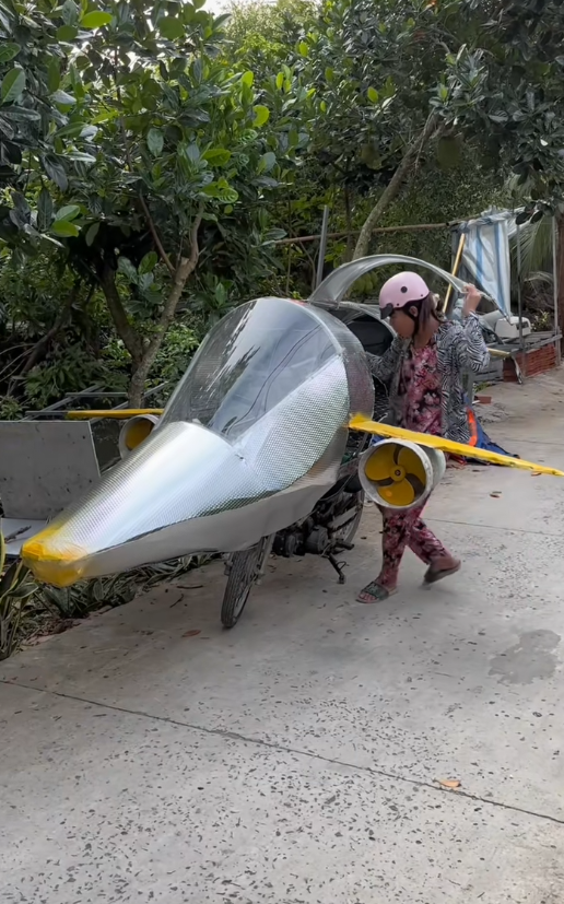 Giỡn mà thiệt: Người đàn ông ở Cà Mau mỗi tuần lại thấy cưới một lần, nhà có máy bay riêng, ê hề "siêu xe"...- Ảnh 15.