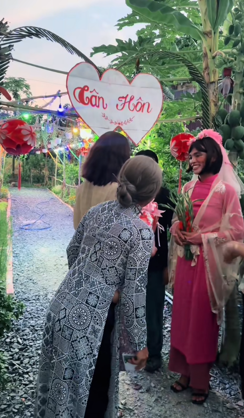 Giỡn mà thiệt: Người đàn ông ở Cà Mau mỗi tuần lại thấy cưới một lần, nhà có máy bay riêng, ê hề "siêu xe"...- Ảnh 7.