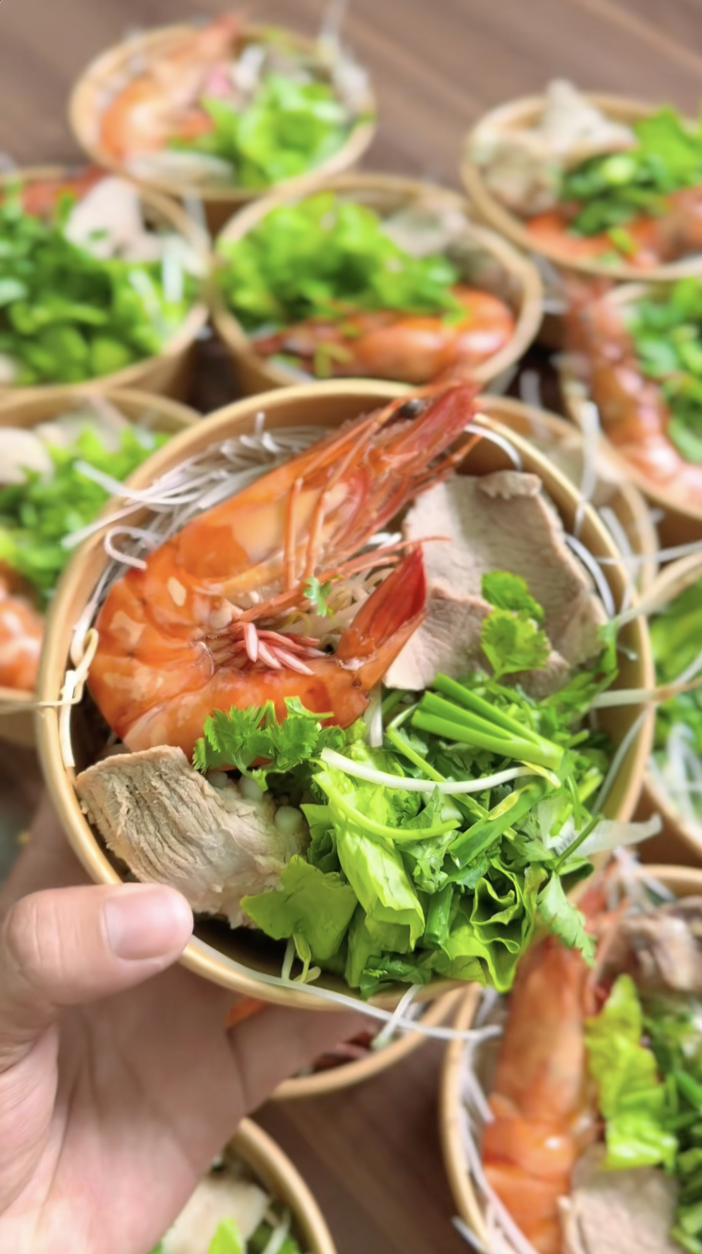 “Ai cũng muốn đi phụ hồ” khi gặp chủ nhà miền Tây hào sảng, ngày nào cũng đãi thợ tôm hùm, cua hoàng đế- Ảnh 2.
