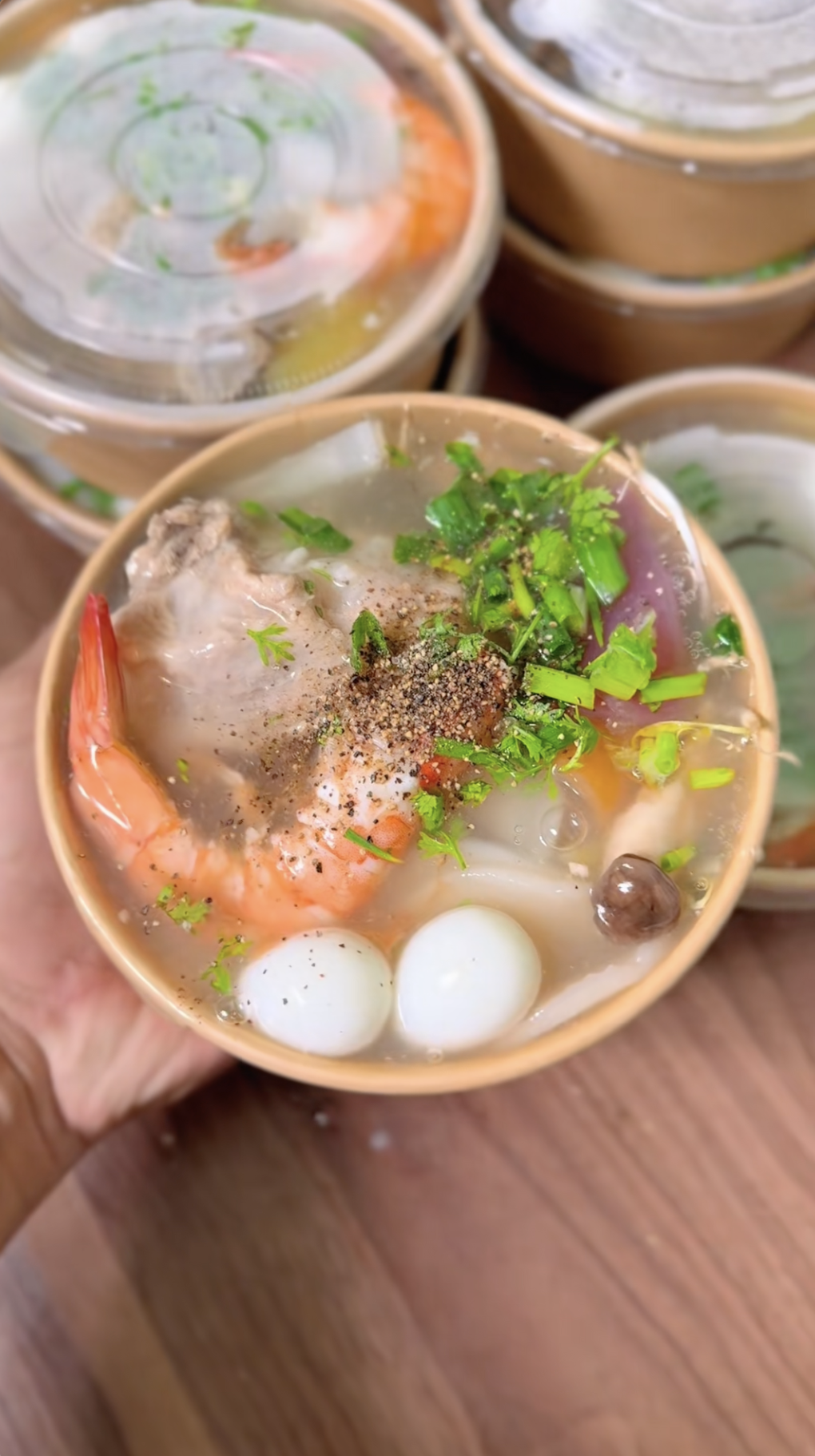 “Ai cũng muốn đi phụ hồ” khi gặp chủ nhà miền Tây hào sảng, ngày nào cũng đãi thợ tôm hùm, cua hoàng đế- Ảnh 3.