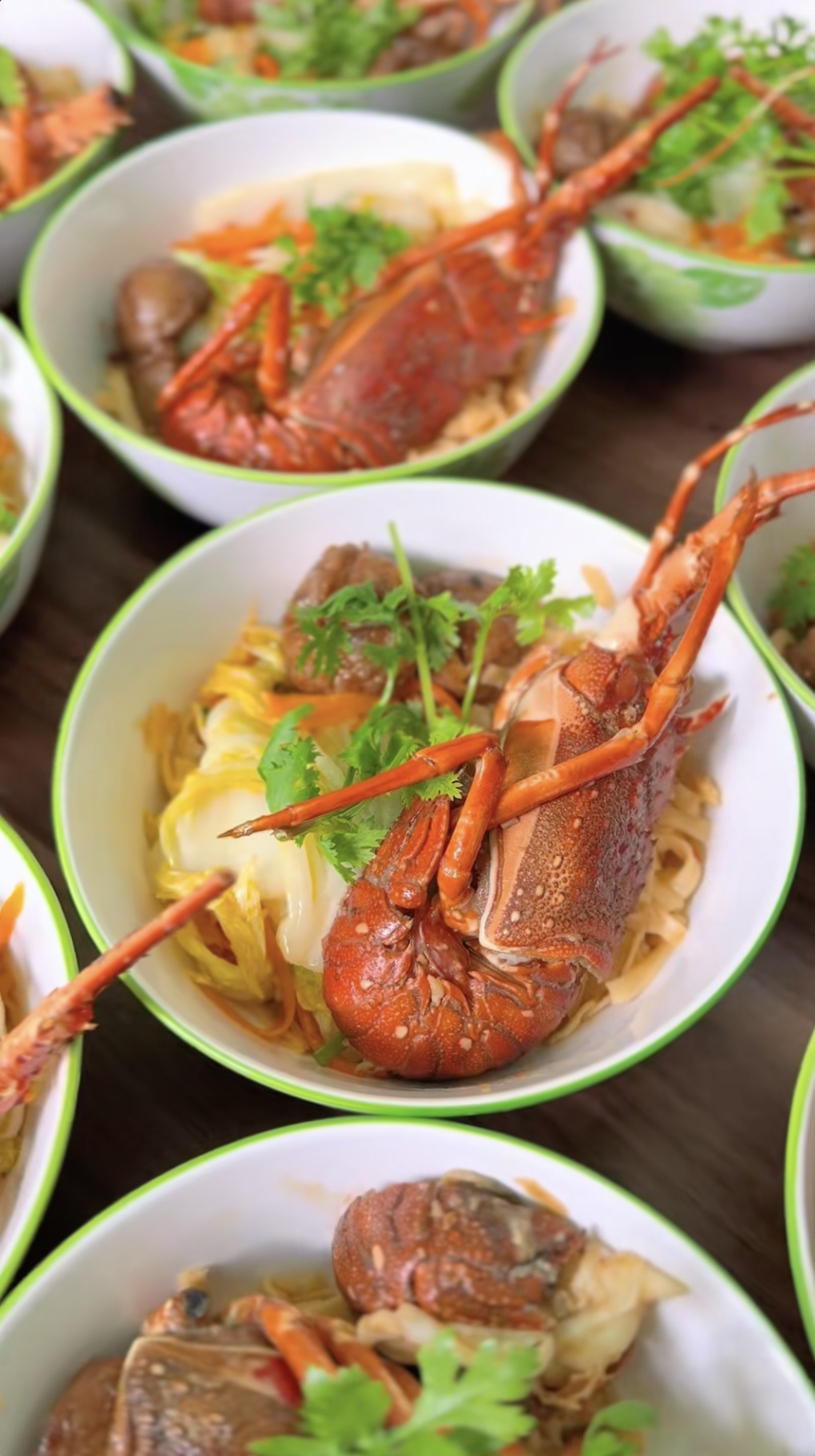 “Ai cũng muốn đi phụ hồ” khi gặp chủ nhà miền Tây hào sảng, ngày nào cũng đãi thợ tôm hùm, cua hoàng đế- Ảnh 8.