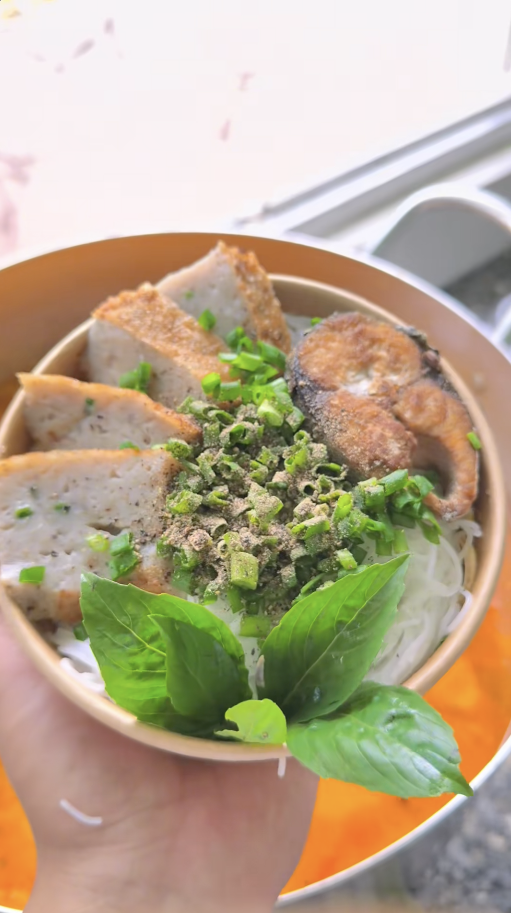 “Ai cũng muốn đi phụ hồ” khi gặp chủ nhà miền Tây hào sảng, ngày nào cũng đãi thợ tôm hùm, cua hoàng đế- Ảnh 1.
