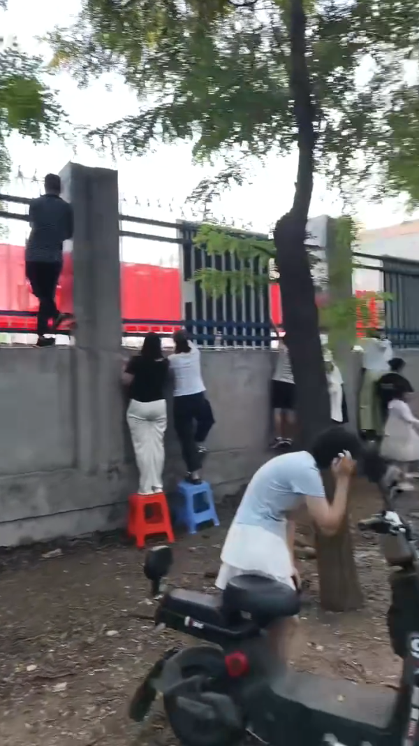 "Có nhất thiết phải thế này không?"- Ảnh 1.
