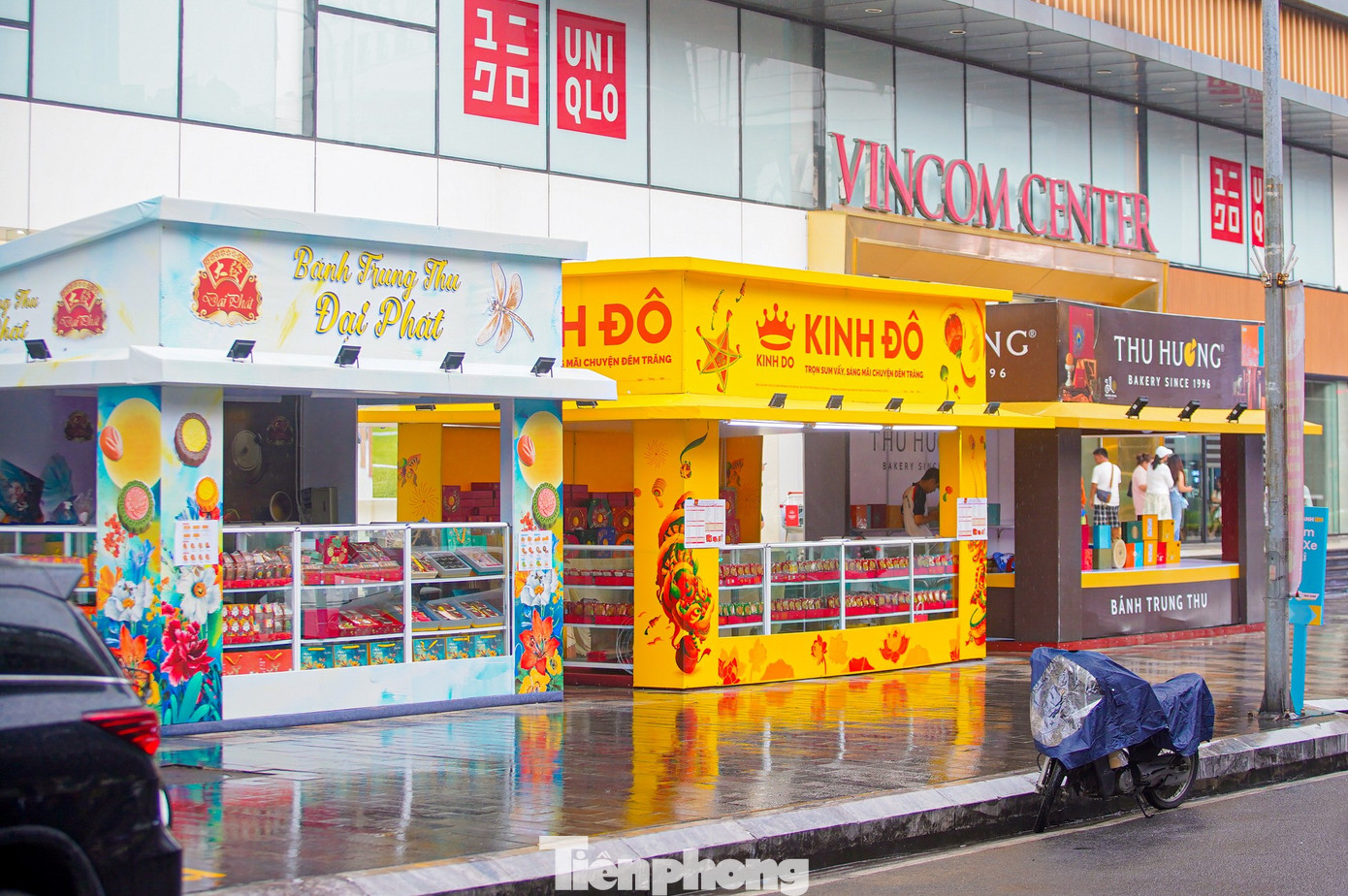 Bánh trung thu "đổ bộ" khắp phố, tưởng không ế mà... ế không tưởng- Ảnh 1.